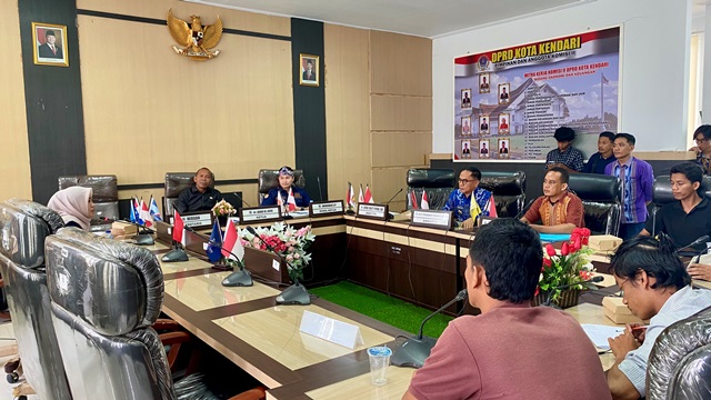 DPRD Desak Pj Wali Kota Tinjau Pasar Sentral Usai Insiden Jatuhnya Pengunjung 1 DPRD Desak Pj Wali Kota Tinjau Pasar Sentral Usai Insiden Jatuhnya Pengunjung