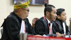 Sengketa Pilkada Buton Tengah: Status Dosen PNS Calon Bupati Azhari Jadi Perhatian di MK 3 Sengketa Pilkada Buton Tengah: Status Dosen PNS Calon Bupati Azhari Jadi Perhatian di MK