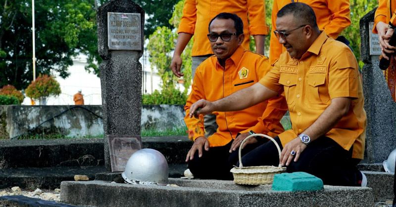 Kenang Jasa Para Pahlawan, MKGR Sultra Tabur Bunga di TMP Watubangga