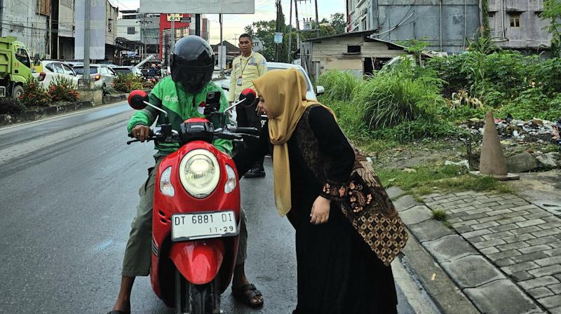 Wujudkan Komitmen Sosial, BPR Bahteramas Kendari Bagikan 100 Paket Sembako 3 Wujudkan Komitmen Sosial, BPR Bahteramas Kendari Bagikan 100 Paket Sembako
