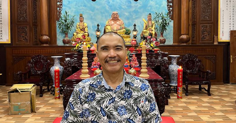 Puja Bhakti di Vihara Eka Dharma Manggala Kendari Berjalan Lancar, Umat Saling Bertukar Kado