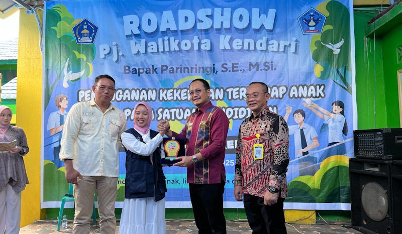 Pemkot Sosialisasi Penanganan Kekerasan Terhadap Anak di Satuan Pendidikan, Dimulai di SMPN 1 Kendari 1 Pemkot Sosialisasi Penanganan Kekerasan Terhadap Anak di Satuan Pendidikan, Dimulai di SMPN 1 Kendari