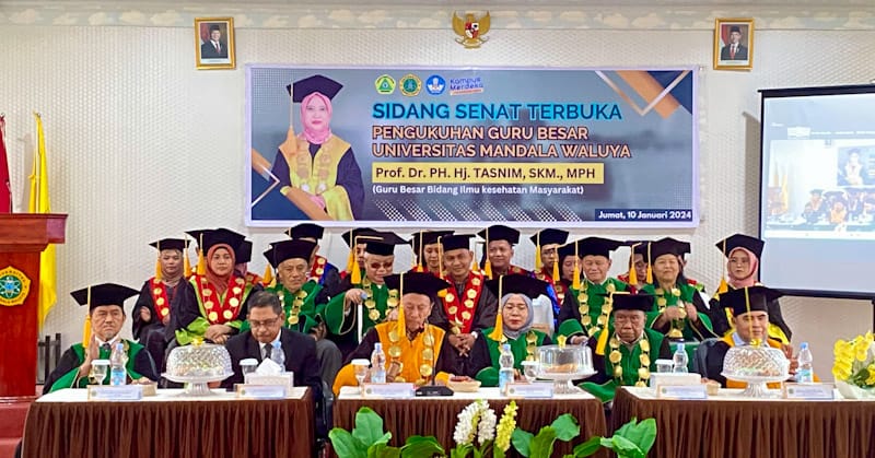 Prof Tasnim Resmi Dikukuhkan Jadi Guru Besar Universitas Mandala Waluya Kendari