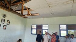 Kondisi Ruang Kelas SDN 7 Tiworo Utara: Kayu Plafon Mulai Rapuh dan Jadi Sarang Kelelawar 7 Kondisi Ruang Kelas SDN 7 Tiworo Utara: Kayu Plafon Mulai Rapuh dan Jadi Sarang Kelelawar