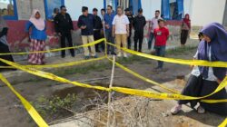 Pj Bupati Mubar Bakal Hadirkan Ahli Geologi, Periksa Tanah Elastis di SDN 7 Tiworo Utara 8 Pj Bupati Mubar Bakal Hadirkan Ahli Geologi, Periksa Tanah Elastis di SDN 7 Tiworo Utara