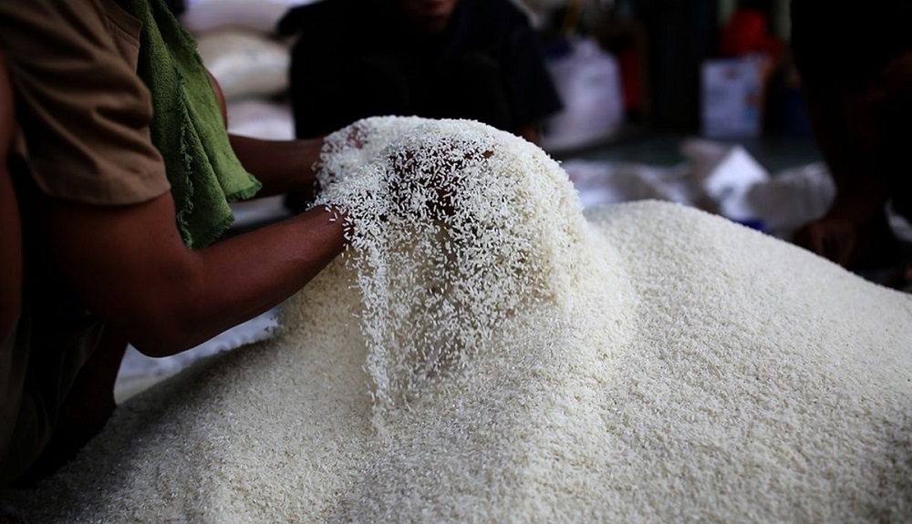 Kenaikan Harga Beras dan Rokok Jadi Penyebab Utama Kemiskinan di Sultra 1 ilustrasi beras mahal sembako naik