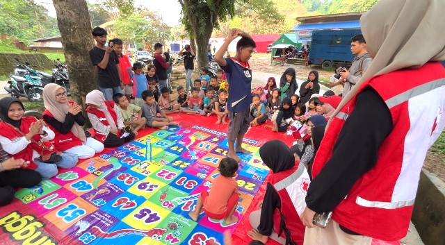 Relawan Bantu Pulihkan Trauma Puluhan Anak Korban Kebakaran di TPA Puuwatu 1 Relawan Bantu Pulihkan Trauma Puluhan Anak Korban Kebakaran di TPA Puuwatu