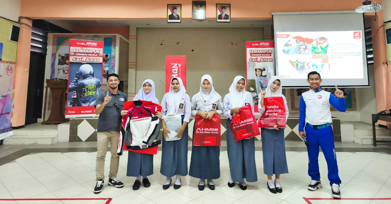 Asmo Sulsel Beri Edukasi Keselamatan Berkendara kepada Pelajar SMKN 8 Makassar 1 Asmo Sulsel Beri Edukasi Keselamatan Berkendara kepada Pelajar SMKN 8 Makassar