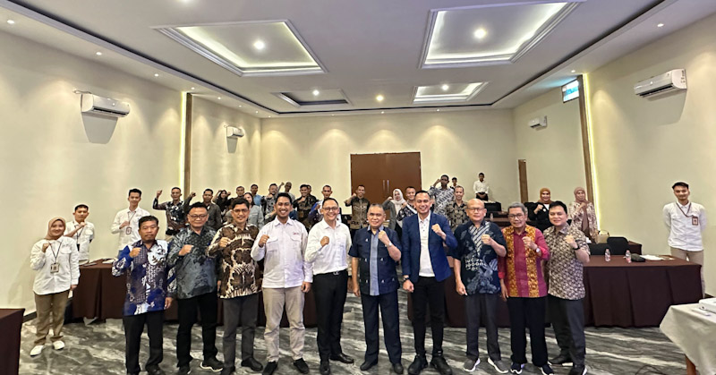 Evaluasi Kinerja BPR se-Sultra, OJK Dorong Transformasi dan Perbarindo Perkuat Kontribusi ke Daerah 3 Evaluasi Kinerja BPR se-Sultra, OJK Dorong Transformasi dan Perbarindo Perkuat Kontribusi ke Daerah