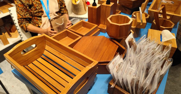 Ciptakan Produk Ramah Lingkungan, Peserta BRI UMKM EXPO(RT) Ini Olah Limbah Jati Jadi Produk Multifungsi