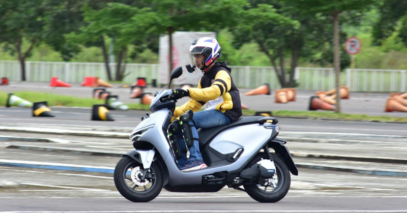 Tetap Update dan Terkoneksi Saat di Jalan dengan RoadSync Duo pada Honda CUV e: