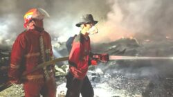 Kebakaran di Perumahan Pegawai TPA Puuwatu Kendari Berhasil Dipadamkan, 30 Rumah Terdampak 9 Kebakaran di Perumahan Pegawai TPA Puuwatu Kendari Berhasil Dipadamkan, 30 Rumah Terdampak