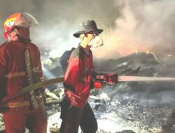 Kebakaran di Perumahan Pegawai TPA Puuwatu Kendari Berhasil Dipadamkan, 30 Rumah Terdampak