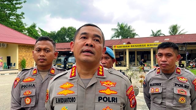 Polisi Buru Pelaku Balap Liar yang Tabrak Pejalan Kaki hingga Tewas di Kendari 1 Polisi Buru Pelaku Balap Liar yang Tabrak Pejalan Kaki hingga Tewas di Kendari