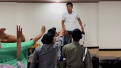 Demo Warga Angata di DPRD Sultra Memanas, Satpol PP Turun Tangan 12 Demo Warga Angata di DPRD Sultra Memanas, Satpol PP Turun Tangan