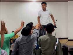 Demo Warga Angata di DPRD Sultra Memanas, Satpol PP Turun Tangan