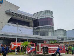 Kebakaran di The Park Mall Kendari, 8 Unit Damkar Dikerahkan