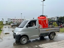 Kebakaran The Park Mall Kendari, Penjual Air Tower Bantu Suplai Air ke Petugas Damkar