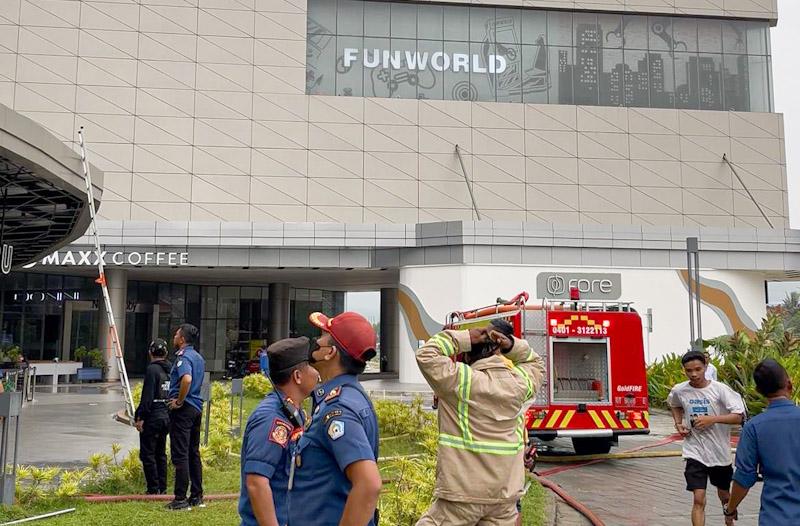 Titik Api Kebakaran The Park Kendari Berhasil Dipadamkan