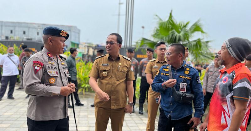 Pj Wali Kota Tinjau Kebakaran di The Park Kendari