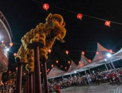 Aksi Barongsai Tiang Meriahkan Perayaan Cap Go Meh di Kendari, Warga Terhibur dan Ikut Deg-degan