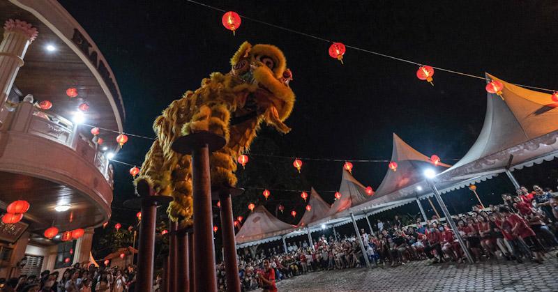 Aksi Barongsai Tiang Meriahkan Perayaan Cap Go Meh di Kendari, Warga Terhibur dan Ikut Deg-degan