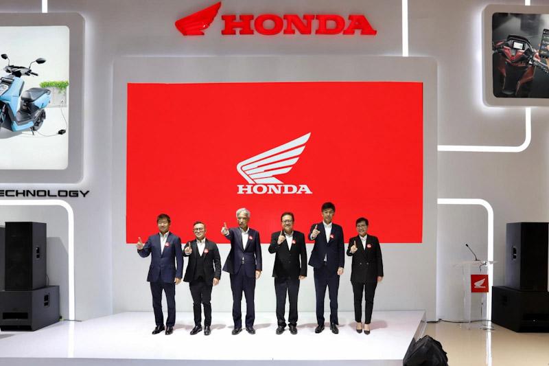 Kecanggihan Honda PCX 160 RoadSync dan Motor Listrik Futuristik di IIMS 2025 1 Kecanggihan Honda PCX 160 RoadSync dan Motor Listrik Futuristik di IIMS 2025