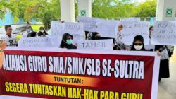 Tuntut Pemenuhan Hak, Guru SMA Sederajat di Sultra Gelar Aksi Damai 7 Tuntut Pemenuhan Hak, Guru SMA Sederajat di Sultra Gelar Aksi Damai