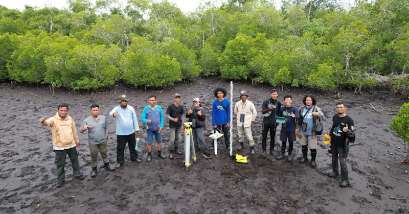 Bersama Yayasan Hutan Biru, Pemdes Lemoambo Mubar Siap Dukung Rehabilitasi Hutan Mangrove 1 Bersama Yayasan Hutan Biru, Pemdes Lemoambo Mubar Siap Dukung Rehabilitasi Hutan Mangrove