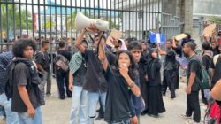 Puluhan Mahasiswa di Kendari Gelar Aksi Damai: Respons 100 Hari Kinerja Prabowo-Gibran 14 Puluhan Mahasiswa di Kendari Gelar Aksi Damai: Respons 100 Hari Kinerja Prabowo-Gibran