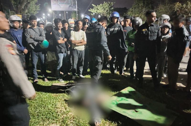 Balapan Liar di Kendari Memakan Korban, Satu Pejalan Kaki Tewas Tertabrak 1 Balapan Liar di Kendari Memakan Korban, Satu Pejalan Kaki Tewas Tertabrak