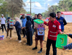 PMI Sultra Salurkan Paket Bantuan kepada Korban Kebakaran di TPA Puuwatu