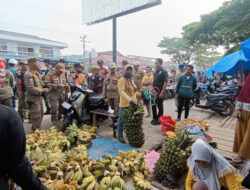 Satpol PP Kendari Bersama TNI AL Tertibkan PKL dan Parkir Liar di Kawasan Pelelangan Ikan