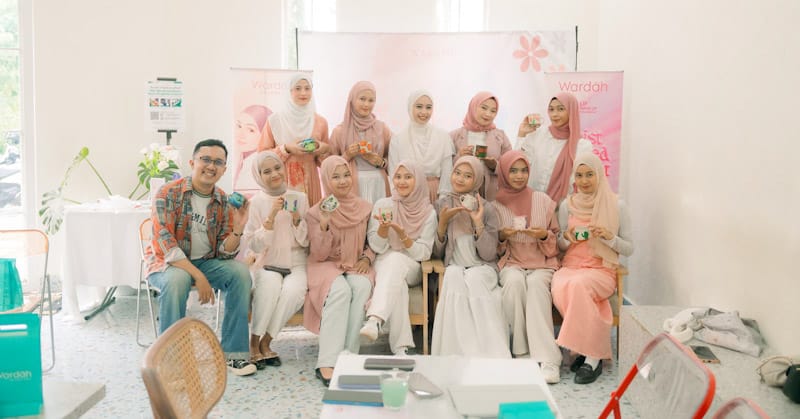 Wardah Gelar Workshop Mug Painting di Madecca Caffe: Ekspresikan Kreativitas Melalui Seni Lukis