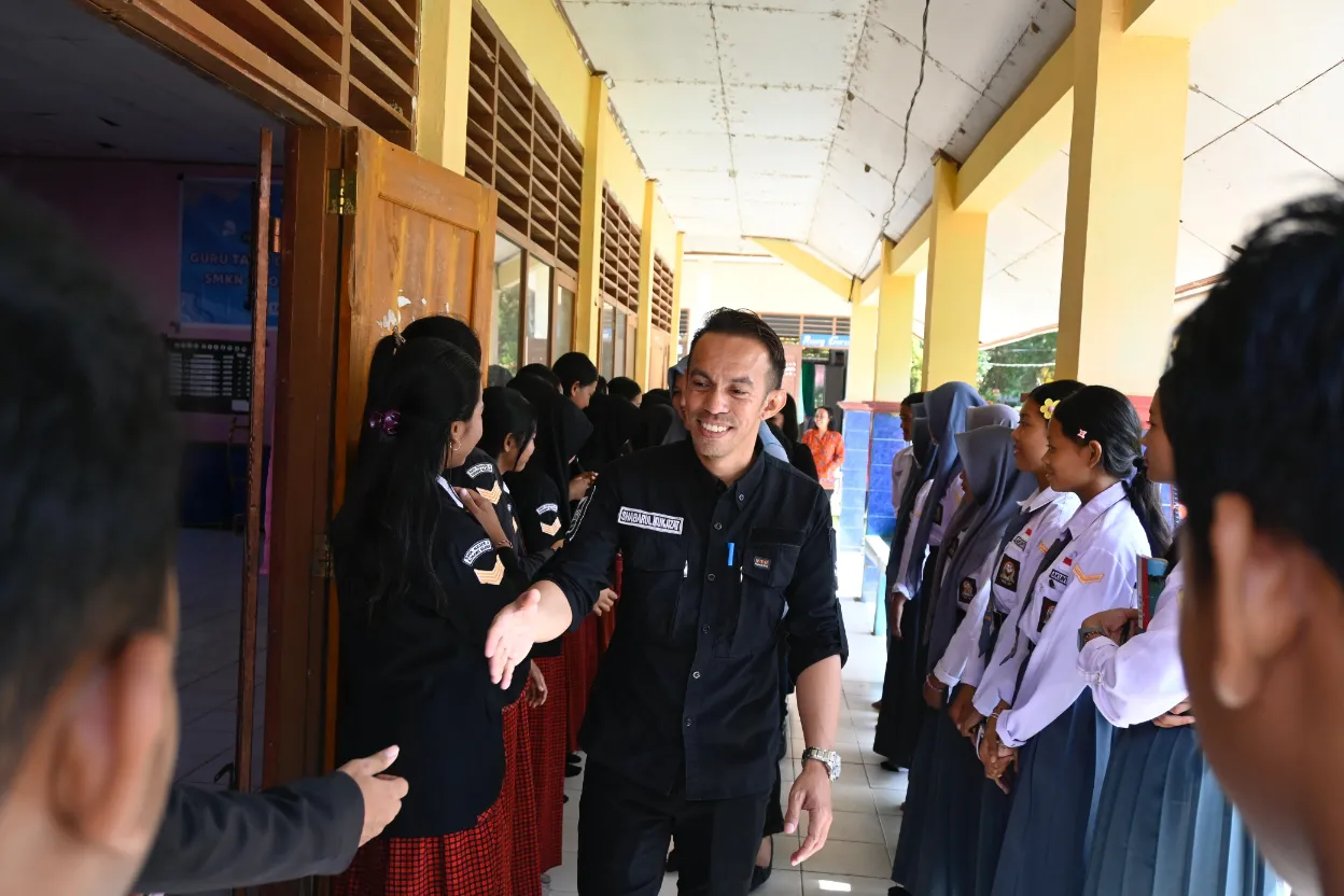 BPR Bahteramas Konsel Edukasi Waspada Judol dan Pinjol Ilegal ke Pelajar SMK 4 di Lalembu