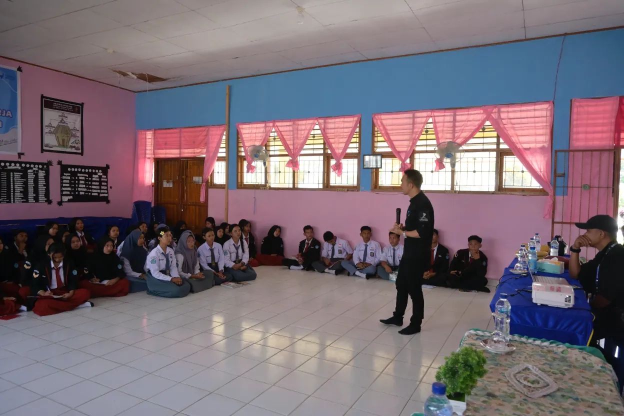 BPR Bahteramas Konsel Edukasi Waspada Judol dan Pinjol Ilegal ke Pelajar SMK 4 di Lalembu 1 BPR Bahteramas Konsel Edukasi Waspada Judol dan Pinjol Ilegal ke Pelajar SMK 4 di Lalembu