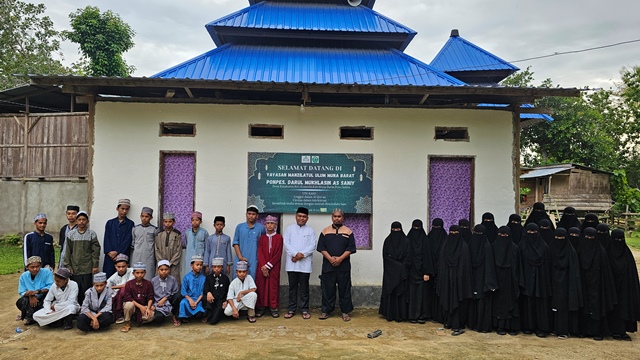DPRD Sultra Dorong Bantuan untuk Ponpes di Muna Barat, La Isra Ambil Peran 3 DPRD Sultra Dorong Bantuan untuk Ponpes di Muna Barat, La Isra Ambil Peran