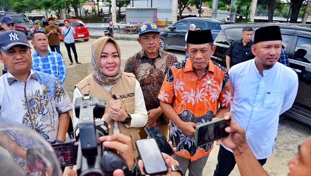 Siska-Sudirman Keruk Sedimen Lumpur di Eks-MTQ untuk Antisipasi Banjir