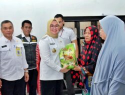 Pemkot Kendari Salurkan 316 Paket Sembako untuk Warga Terdampak Banjir di Tiga Kelurahan