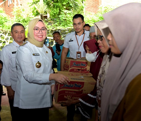 Pemkot Kendari Salurkan 316 Paket Sembako untuk Warga Terdampak Banjir di Tiga Kelurahan