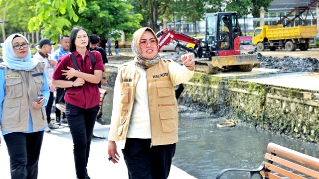 Siska-Sudirman Keruk Sedimen Lumpur di Eks-MTQ untuk Antisipasi Banjir