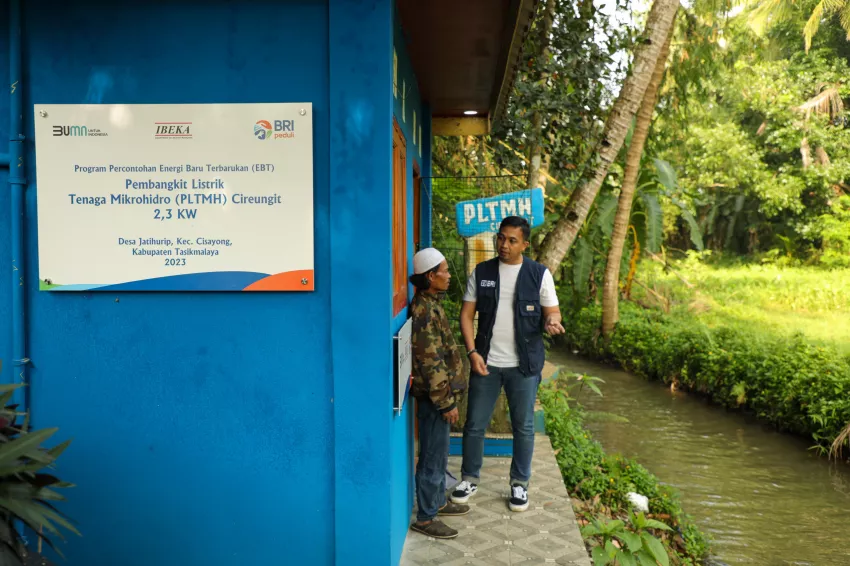 Dukung Pemberdayaan Desa Berkelanjutan, BRI Peduli Beri Bantuan PLTMH di Desa BRILiaN Jatihurip