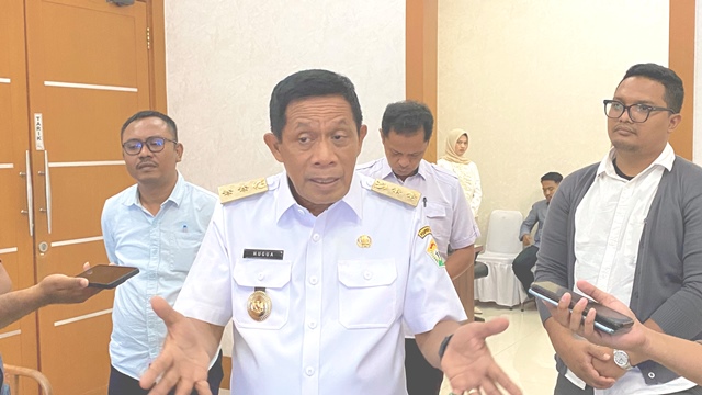 Wakil Gubernur Sultra Temukan ASN Tak Disiplin, Siapkan Sanksi Tegas 1 Wakil Gubernur Sultra Temukan ASN Tak Disiplin, Siapkan Sanksi Tegas