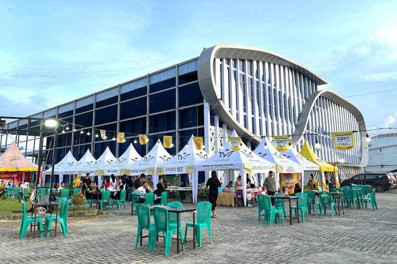 Takjil hingga Panggung Seni, Spot Kuliner Ramadan Mesuko 2025 di Kendari Meriah 1 Takjil hingga Panggung Seni, Spot Kuliner Ramadan Mesuko 2025 di Kendari Meriah