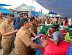 Sidak di Pasar Lawa, Bupati Mubar Temukan Harga Beberapa Komoditas Naik