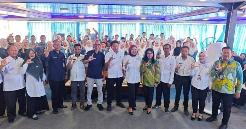 OJK Sultra Perkuat Literasi Keuangan Pelajar SMAN 1 Ladongi Koltim 1 OJK Sultra Perkuat Literasi Keuangan Pelajar SMAN 1 Ladongi Koltim