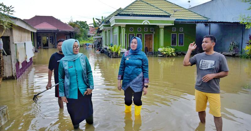 Siska-Sudirman Tinjau Sejumlah Lokasi Banjir, Janji Evaluasi dan Tindakan Nyata 3 Siska-Sudirman Tinjau Sejumlah Lokasi Banjir, Janji Evaluasi dan Tindakan Nyata