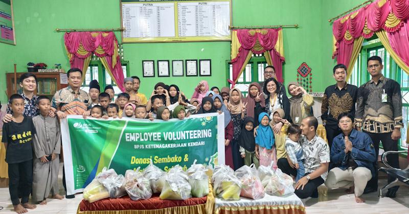 BPJS Ketenagakerjaan Kendari Donasi Sembako dan Alat Tulis Sekolah 1 BPJS Ketenagakerjaan Kendari Donasi Sembako dan Alat Tulis Sekolah