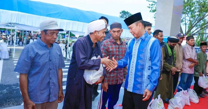 Safari Ramadan, Gubernur ASR Serahkan 9 Ribu Paket Sembako di Bombana 1 Safari Ramadan, Gubernur ASR Serahkan 9 Ribu Paket Sembako di Bombana