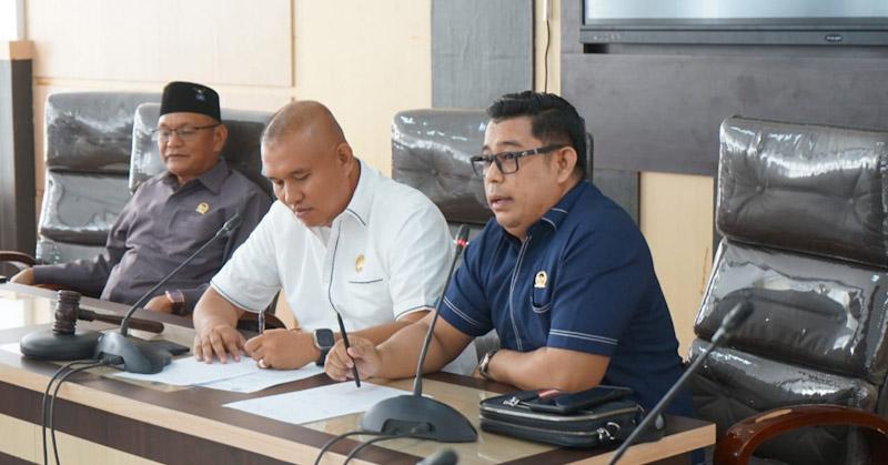 DPRD Kendari Hentikan Sementara Pembangunan Kandang Ayam Modern di Baruga 1 DPRD Kendari Hentikan Sementara Pembangunan Kandang Ayam Modern di Baruga